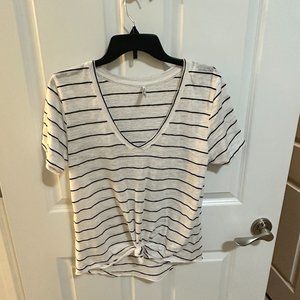 Z Supply T-shirt Size Medium Navy and White Stripe